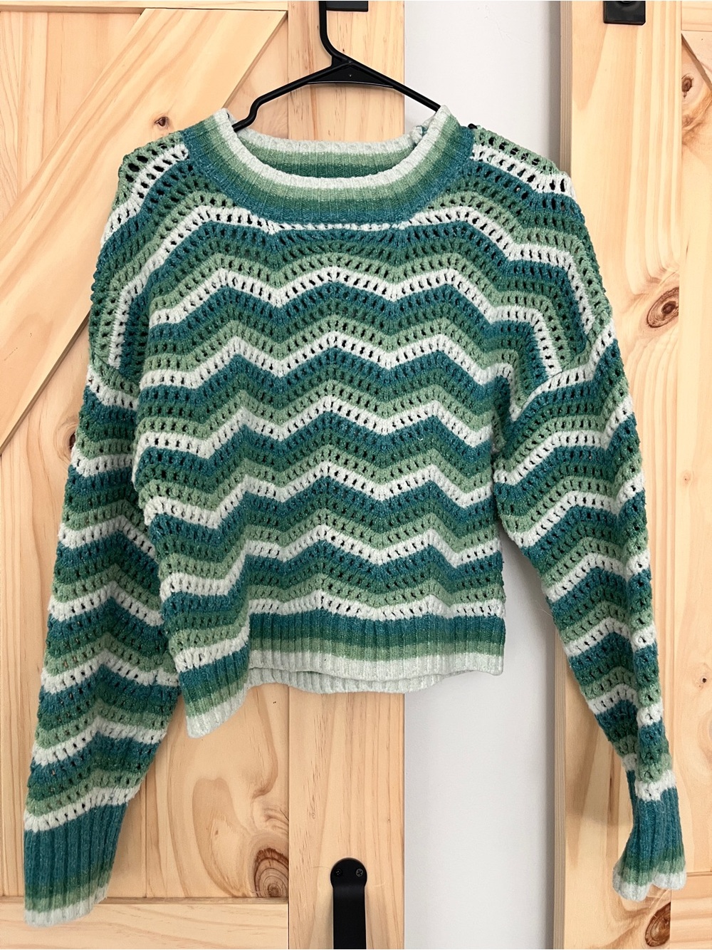 HIPPIE ROSE GREEN CHEVRON CROCHET OPEN-KNIT CROPPED SWEATER JUNIORS L